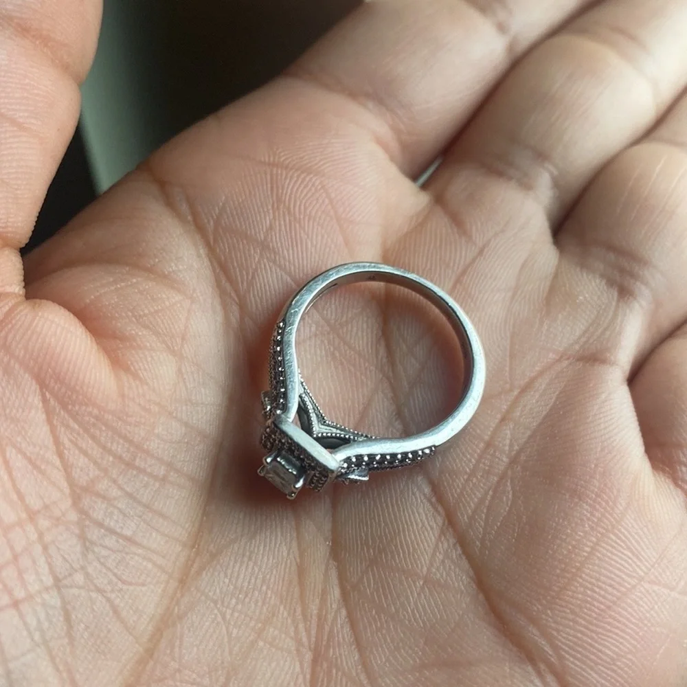 10k White Gold Diamond Engagement Ring - Picture 10 of 12